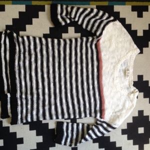 Striped 3/4 sleeved light weight sweater.
