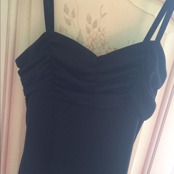 Formal dress - Picture 2 of 3