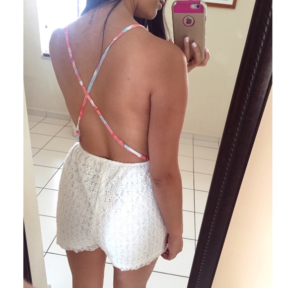 ๐ซBUNDLED๐ซ Floral Crochet Romper - Picture 2 of 2