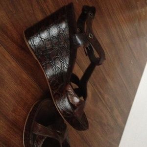 Brown platform sandles leather