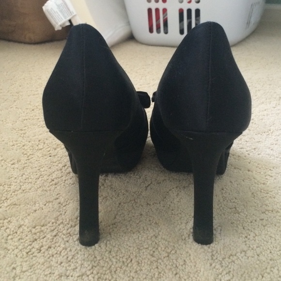 Black heels - Picture 2 of 3