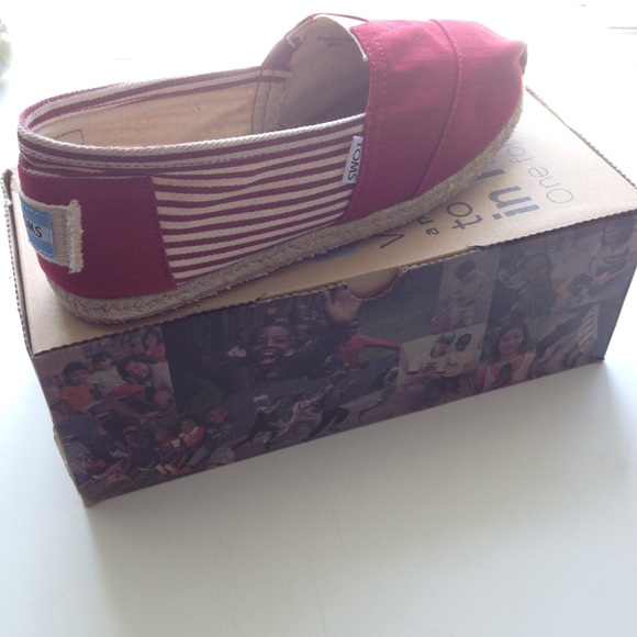 brand new Red TOMS