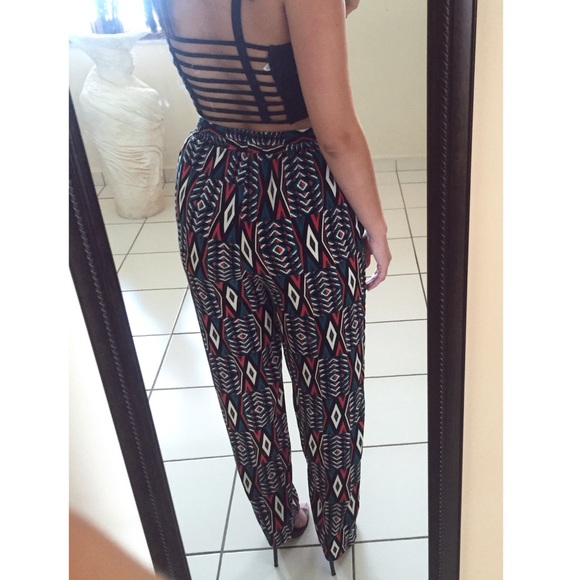 ❌SOLD❌ Printed Pants - Picture 2 of 2