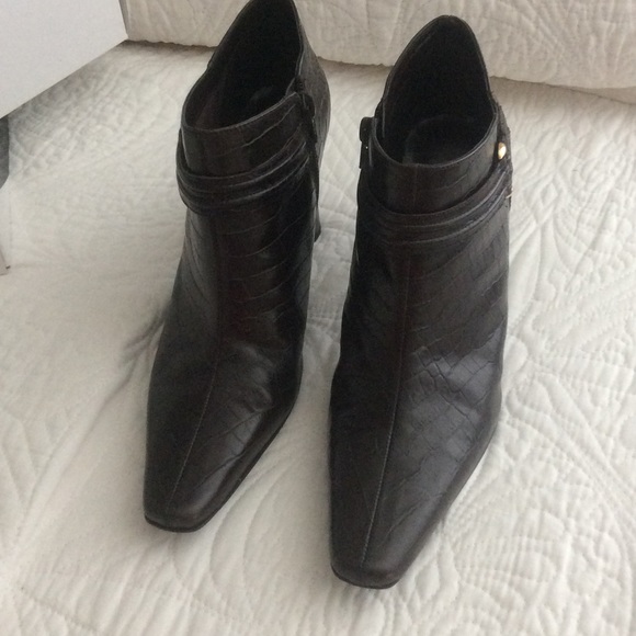 Nine West chocolate brown booties