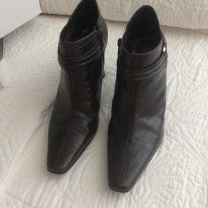 Nine West chocolate brown booties
