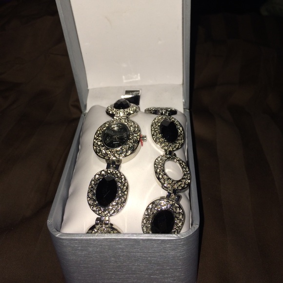 quartz singapore movt watch with additional links