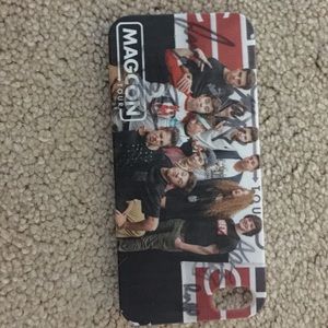 A magcon signed iPhone 5/5s case