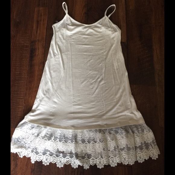 ❌SOLD OUT ❌ Lace cami top extender - Picture 2 of 3