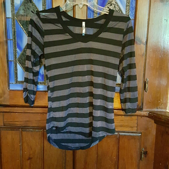 Mid arm length stripped shirt