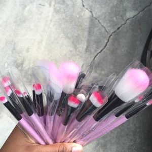 Pink brush set