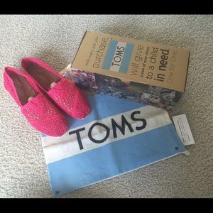 Brand New Coral Crochet Toms