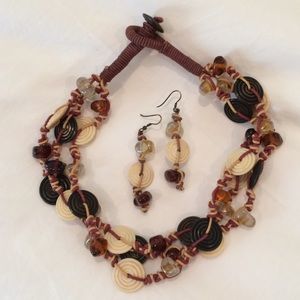Beautiful brown and tan necklace/matching earrings