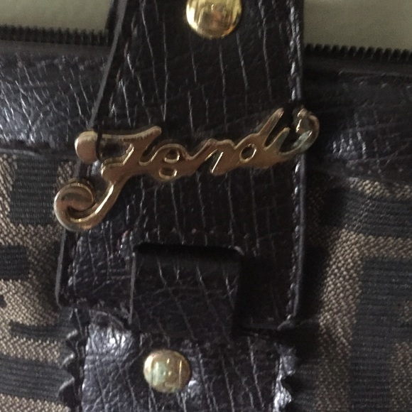 💖 💖 SALE💖💖authentic fedi handbag - Picture 2 of 4