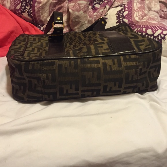 💖 💖 SALE💖💖authentic fedi handbag - Picture 3 of 4