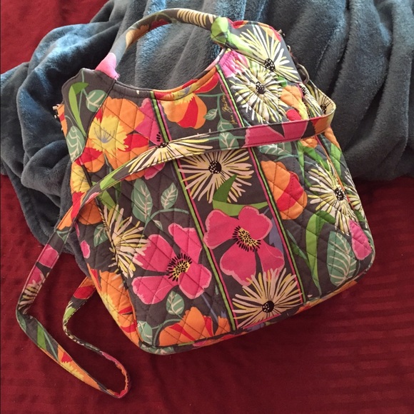 Vera Bradley Handbags - Vera Bradley Bucket Tote
