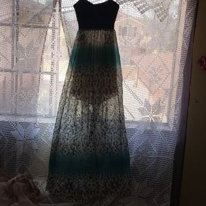 Sleeveless maxi dress with open back