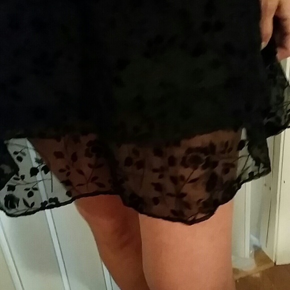 Embossed dress fully lined - Picture 2 of 2