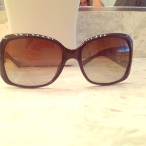 SOLD ! Tory burch sunglasses trade or make offer