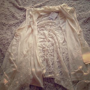 Lace cover top never worn nwt