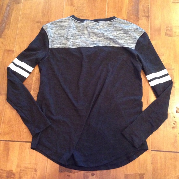 **SOLD** VS PINK Grey & Black Baseball Style Tee - Picture 2 of 4