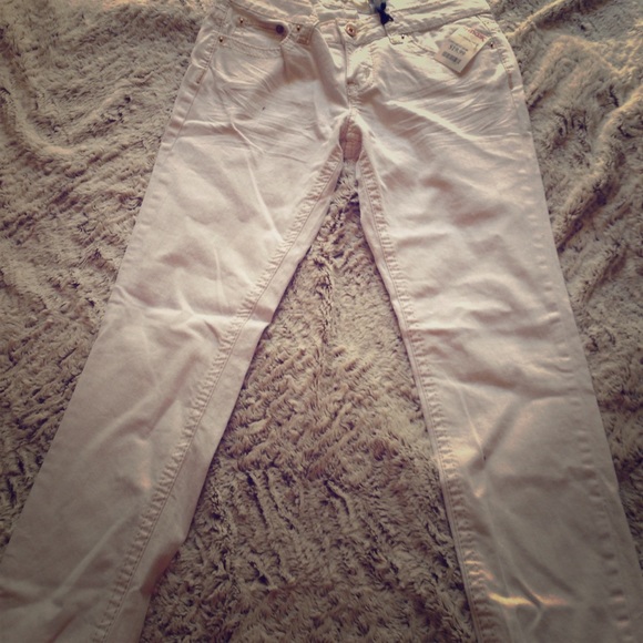 White skinny jeans  never worn nwt