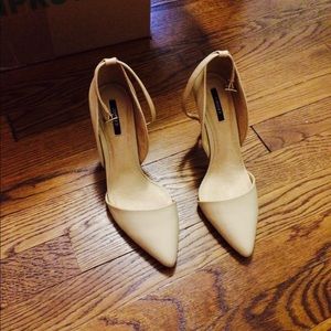 I worn these heels only once. Very comfy low heel