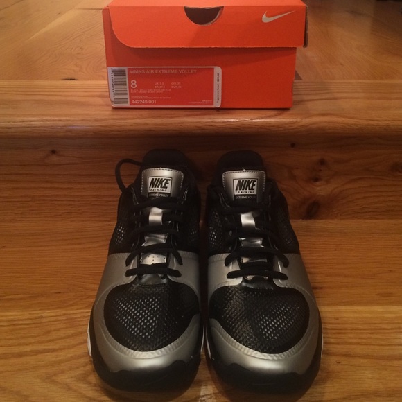 SOLD! Nike Women's Air Extreme Volleyball Sneaker