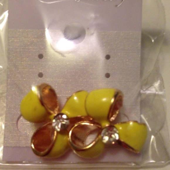 🎀cute Yellow bows earrings🎀ribbons / studs - Picture 2 of 3