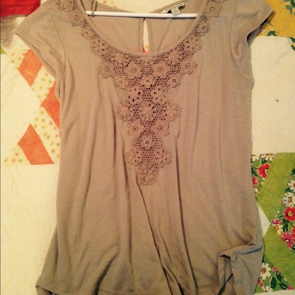 💥Tan AE lace top.