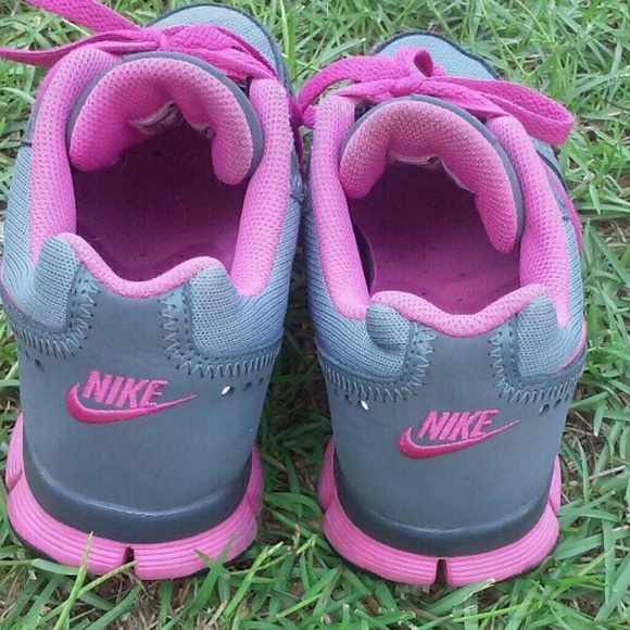 💝SOLD💝Nike Shoes - Picture 2 of 3