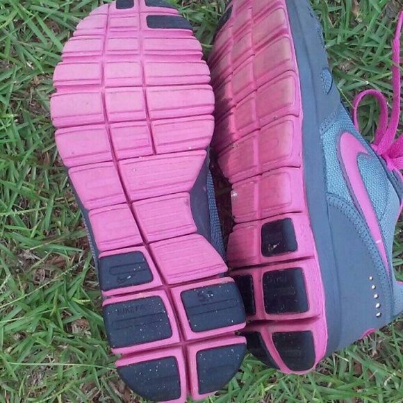 💝SOLD💝Nike Shoes - Picture 3 of 3