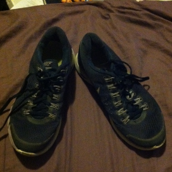 Purple Nike Lunarglide 4 tennis shoes
