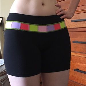 Like new Lululemon reverse groove short