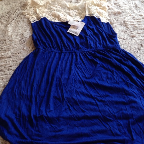 Blue & lace top never worn nwt