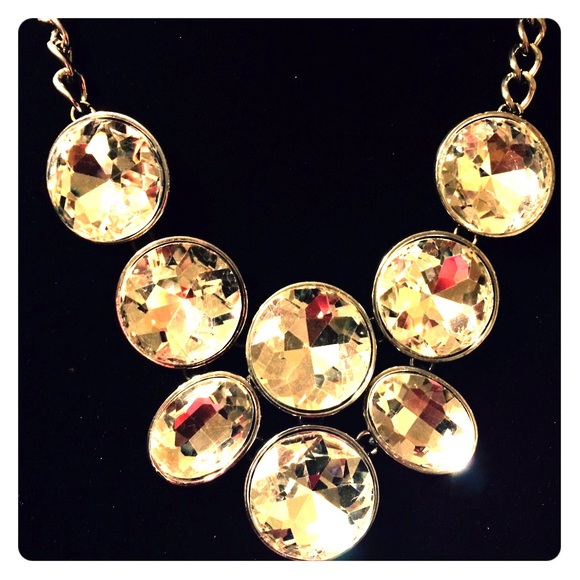 💥NEW LISTING!💥 beautiful statement necklace