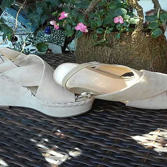 Adorable wedge shoes