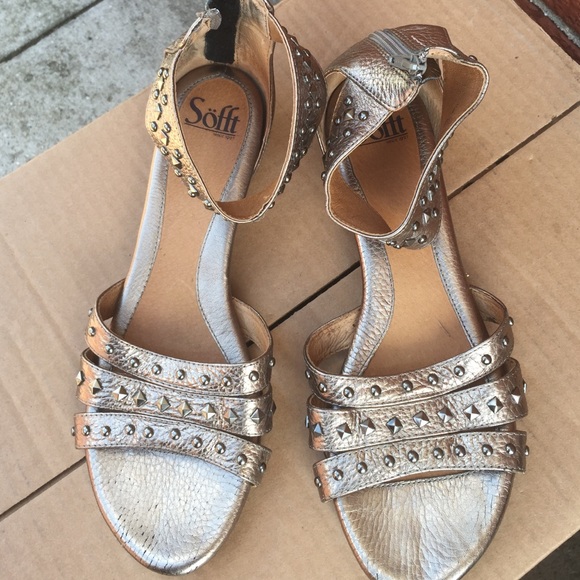 Gold flats with hardware