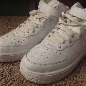 Air Force 1 Mid 🎉