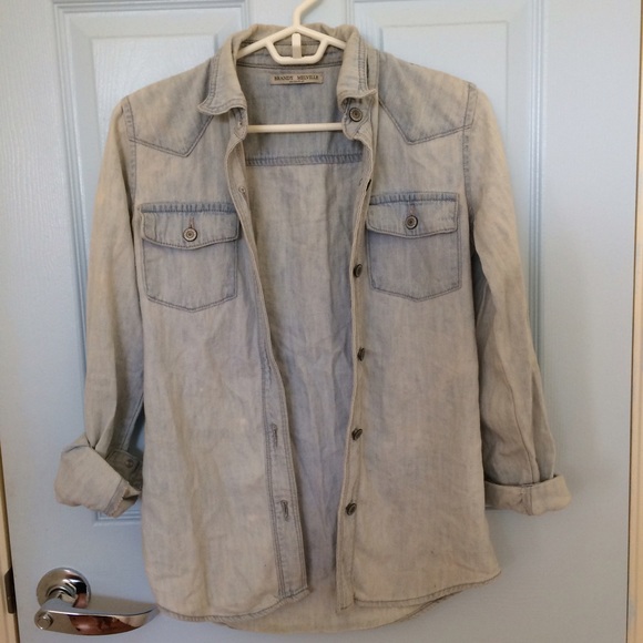 💥SOLD💥Brandy Melville light wash denim button up