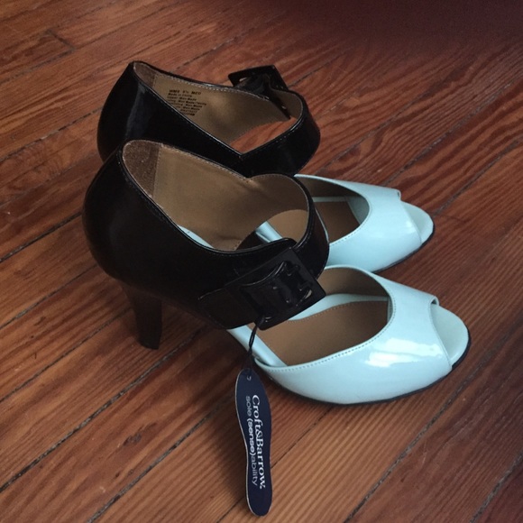 Beautiful mint and black patent heels with strap - Picture 2 of 3