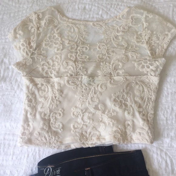 Charlotte Russe Cream lace crop top - Picture 3 of 4