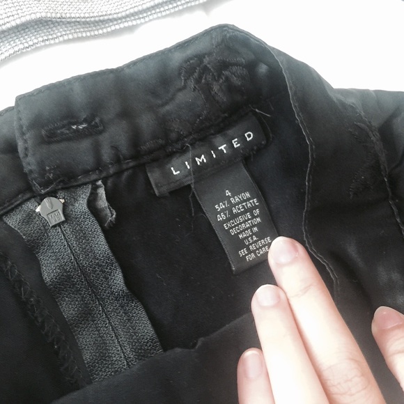 ♠️High waisted♣️silky skirt with embroidered items - Picture 4 of 4