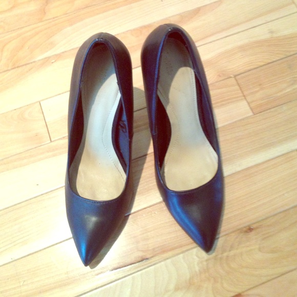 Zara black pointed toe pumps