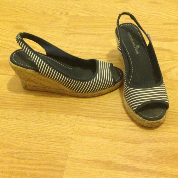 Size 8 women's white navy heels
