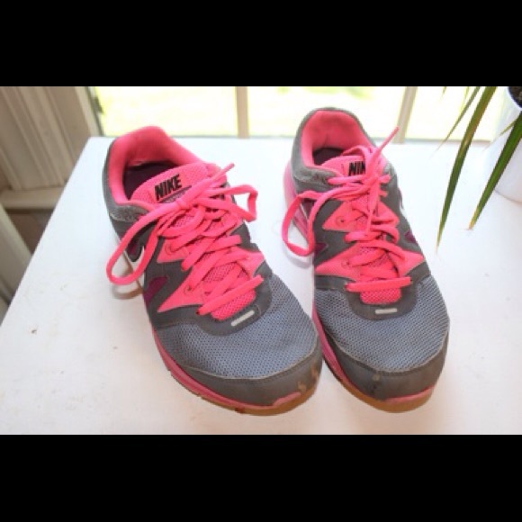 Nike tennis shoes