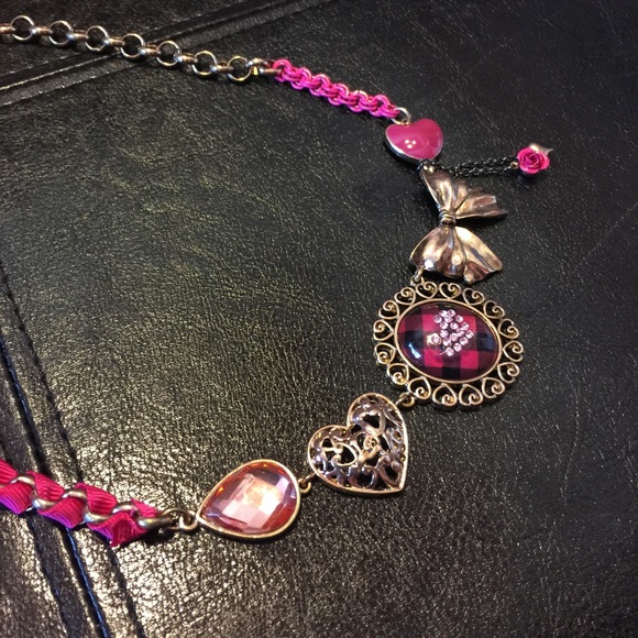 Betsey Johnson necklace NWOT
