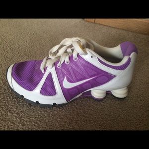 Nike Livestrong size 7