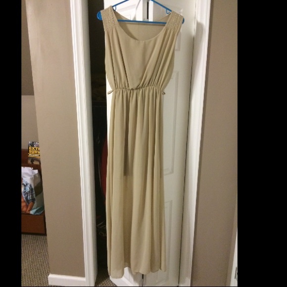 Nude dress with studded shoulders - Picture 2 of 2