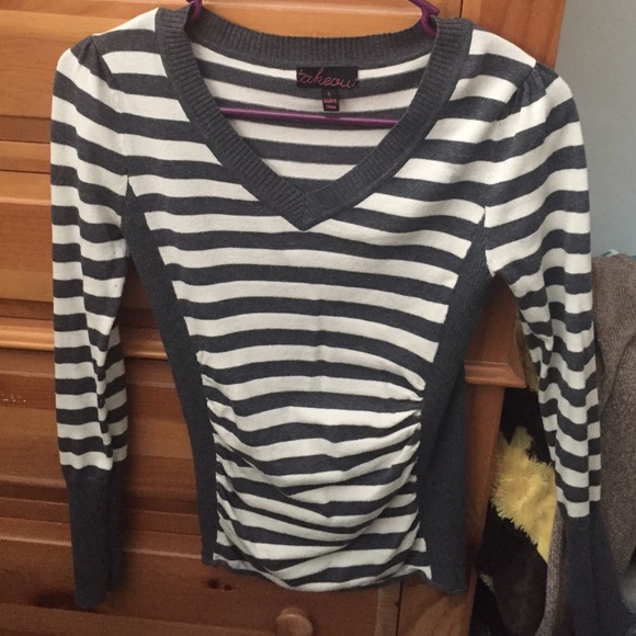 Long sleeved v-neck sweater