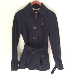 Navy short trench